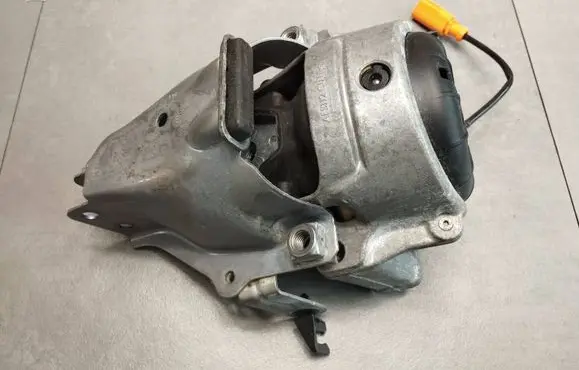 Audi A5 Sportback 8TA Engine mount bracket 8R0199381B