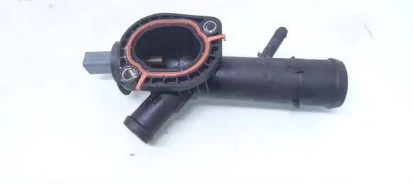 Volkswagen PASSAT B6 Engine coolant pipe/hose 03L121131F
