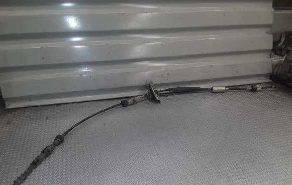 Hyundai Santa Fe Gear shift cable linkage 
