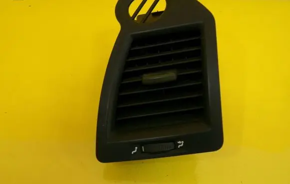 Renault Megane II Dashboard side air vent grill/cover trim A1007010