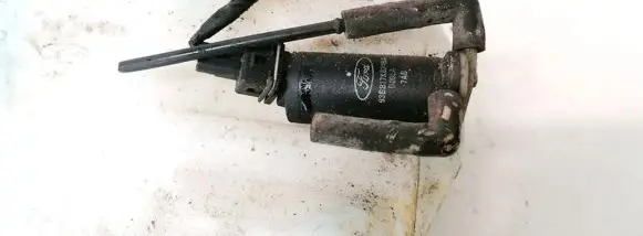 Ford Mondeo MK II Windscreen/windshield washer pump 93BB17K624BA
