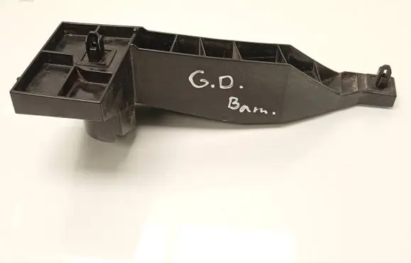 Suzuki Grand Vitara II Rear bumper mounting bracket IV3N0