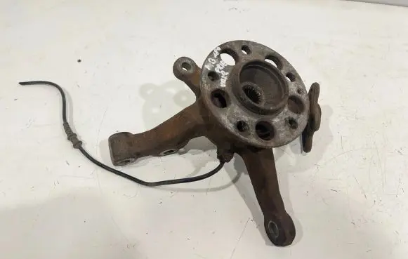 Mercedes-Benz B W245 Front wheel hub 690349