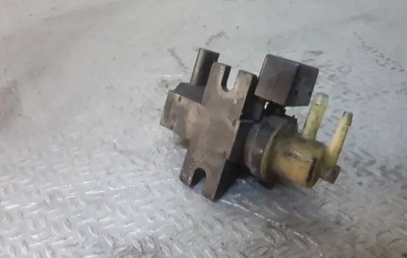 Mercedes-Benz B W245 Turbo solenoid valve A0061536628