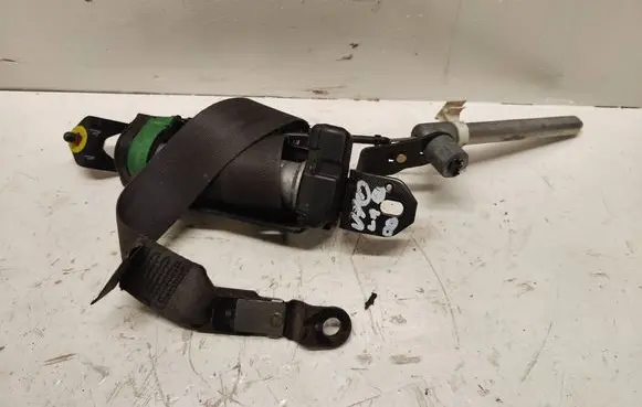 Volvo V70 Front seatbelt 8626240