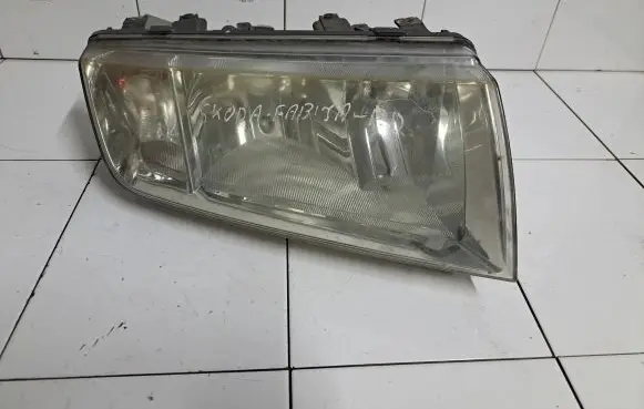Skoda Fabia Mk1 (6Y) Headlight/headlamp