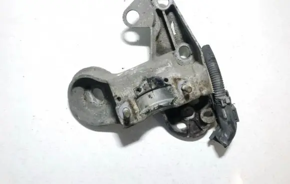 Audi A4 S4 B6 8E 8H Engine mounting bracket 8e0199352f