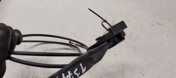 Opel Zafira A Engine bonnet (hood) release handle