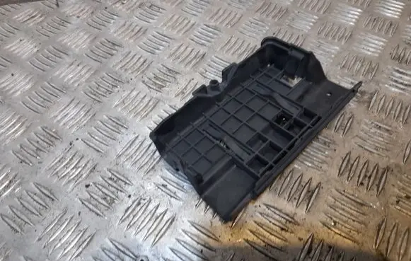 Mercedes-Benz CLA C117 X117 W117 Fuse box cover A2465410005