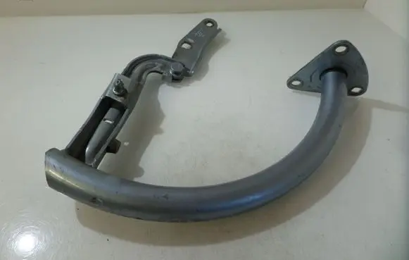 Volkswagen PASSAT B6 Tailgate/trunk/boot hinge 3C5827302A