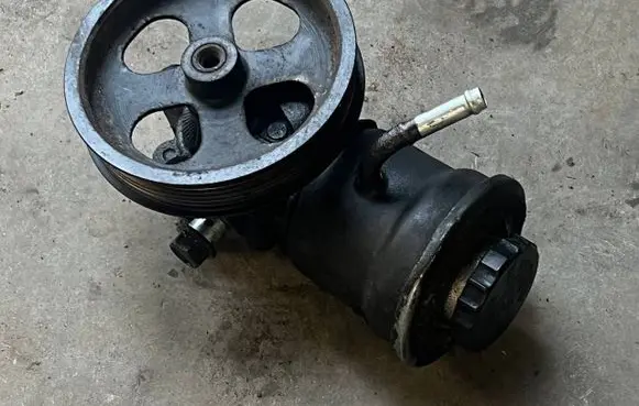 Toyota Avensis T250 Power steering pump