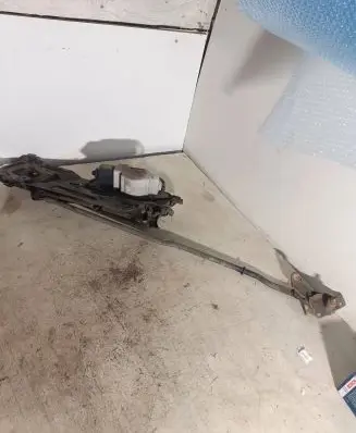 Mazda MPV Front wiper linkage and motor 