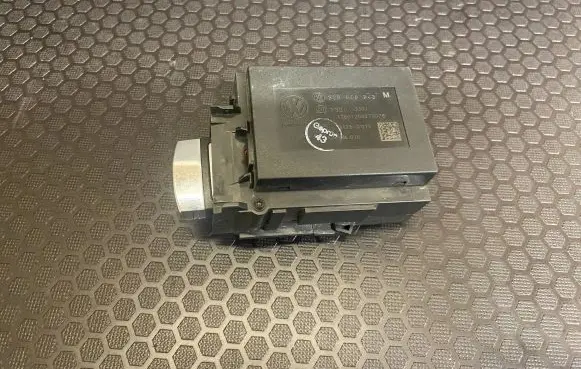 Volkswagen PASSAT B6 Ignition lock 3C0905843M 3330 1160120