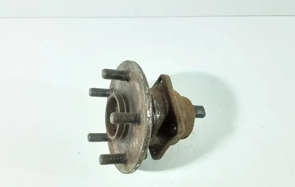 Toyota Avensis T250 Rear wheel hub 