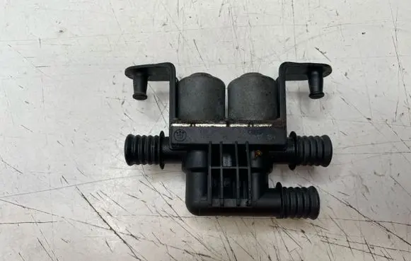 BMW 7 E65 E66 Coolant heater control valve 6906652