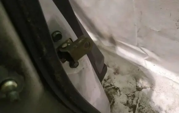Nissan Primera Front door check strap stopper 
