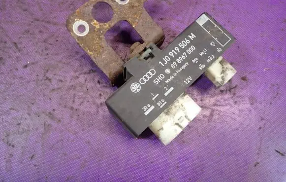 Skoda Fabia Mk1 (6Y) Fan control module 1J0919506M