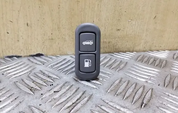 Tailgate opening switch