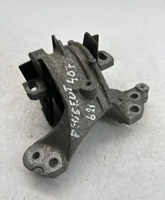 Peugeot 407 Engine mount bracket