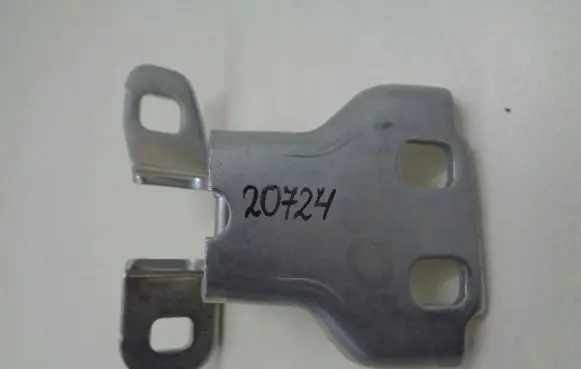 Chrysler 300 - 300C Front door upper hinge A046923