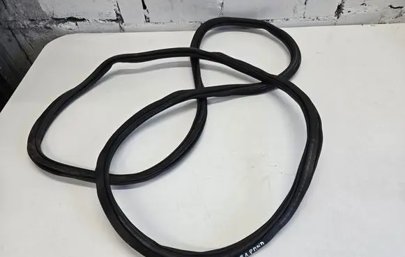 Porsche Panamera (971) Trunk rubber seal (body) 971827705
