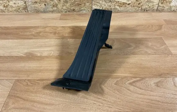 BMW 5 E60 E61 Accelerator throttle pedal 6772645
