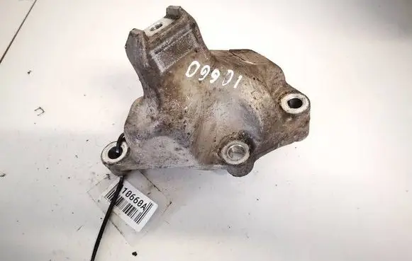 Honda Accord Engine mounting bracket