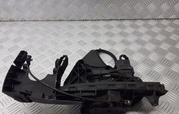 Volvo V50 Front door lock 