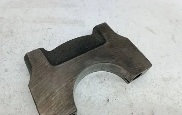 Volkswagen Touareg I Crankshaft Holder 0703