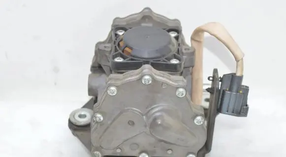 Mercedes-Benz S W221 Vacuum pump A2214300032 15465097