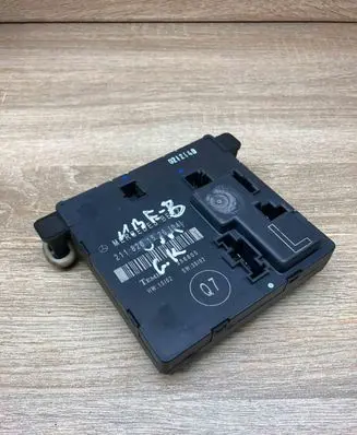 Mercedes-Benz E W211 Door control unit/module 2118201526