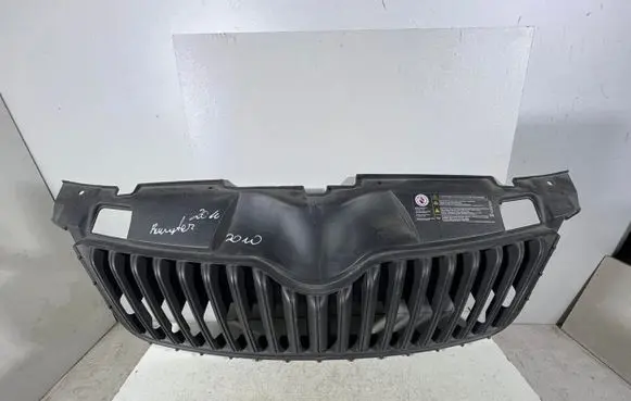 Front bumper upper radiator grill