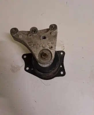 Skoda Fabia Mk2 (5J) Engine mount bracket A011601009