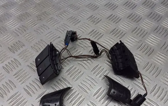 Opel Meriva A Steering wheel buttons/switches 