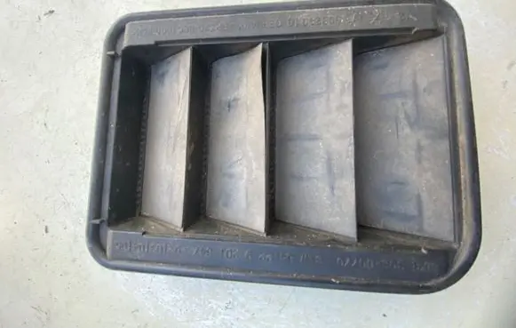 BMW X2 F39 Quarter panel pressure vent 9201647