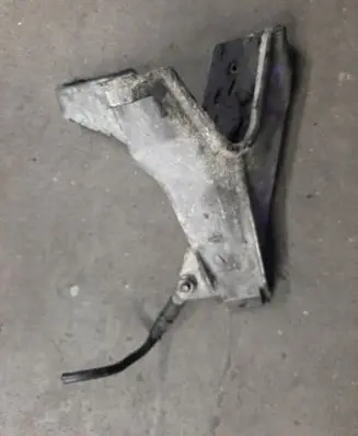 Audi A4 S4 B7 8E 8H Engine mounting bracket 8E0199308D