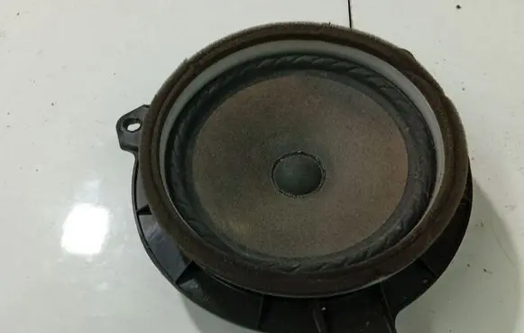 Toyota Yaris Front door speaker 