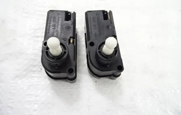 Headlight level adjustment motor