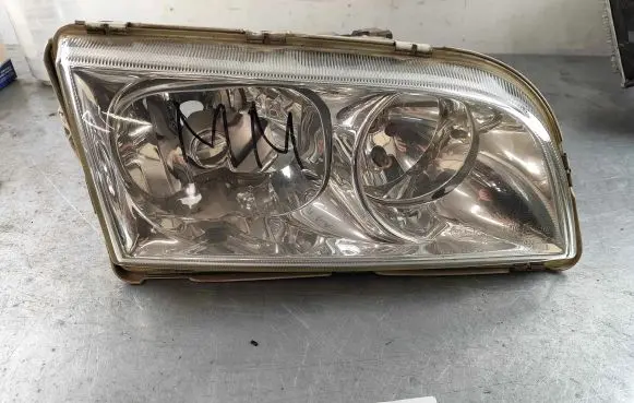 Volvo S40, V40 Headlight/headlamp 13939000