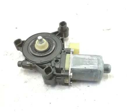 Audi Q3 F3 Front door window regulator motor 5Q0959802C