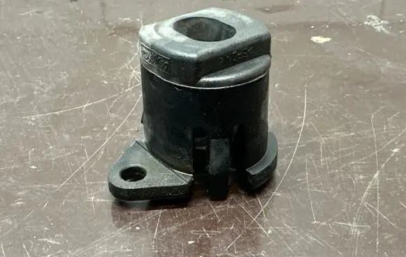 Volvo C30 Radiator mount bracket 30639749