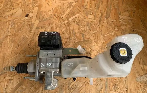 Toyota C-HR I Master brake cylinder 4721010380