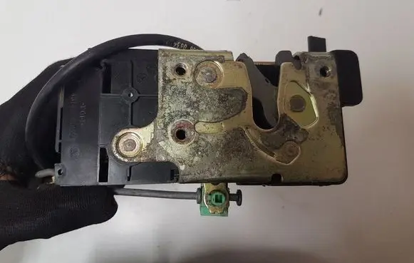 Jaguar S-Type Rear door lock 2W4A5426412CA 01611114