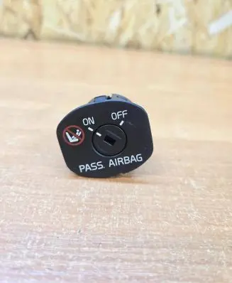 Passenger airbag on/off switch