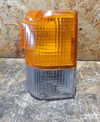 Mitsubishi Pajero Front indicator light