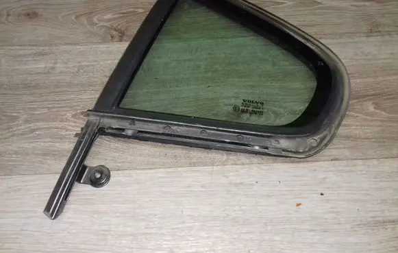 Volvo S60 Rear vent window glass 001025