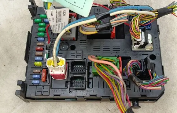 Citroen C5 BSM Control unit 9666895680 2812019303 20977771