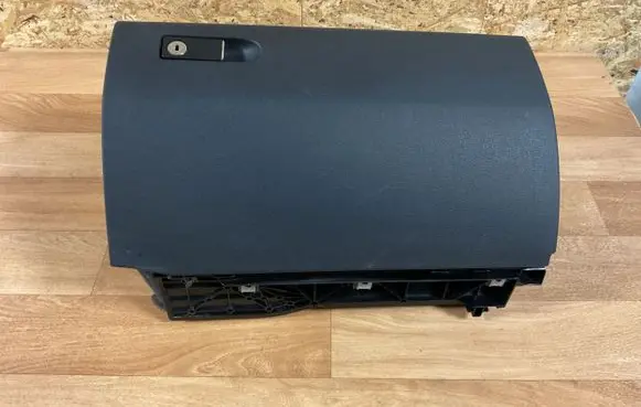 Mercedes-Benz E W212 Glove box 2126800891 V6211F070