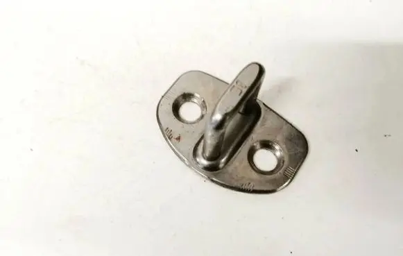 Audi A6 S6 C6 4F Front door lock loop/hook striker 8e0837033