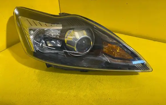 Ford Focus Headlight/headlamp 8M51-13D154-CD